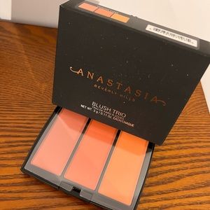 ABH Anastasia Blush Trio "Peachy Love" - Summer Peach/Coral Matte Blush Palette